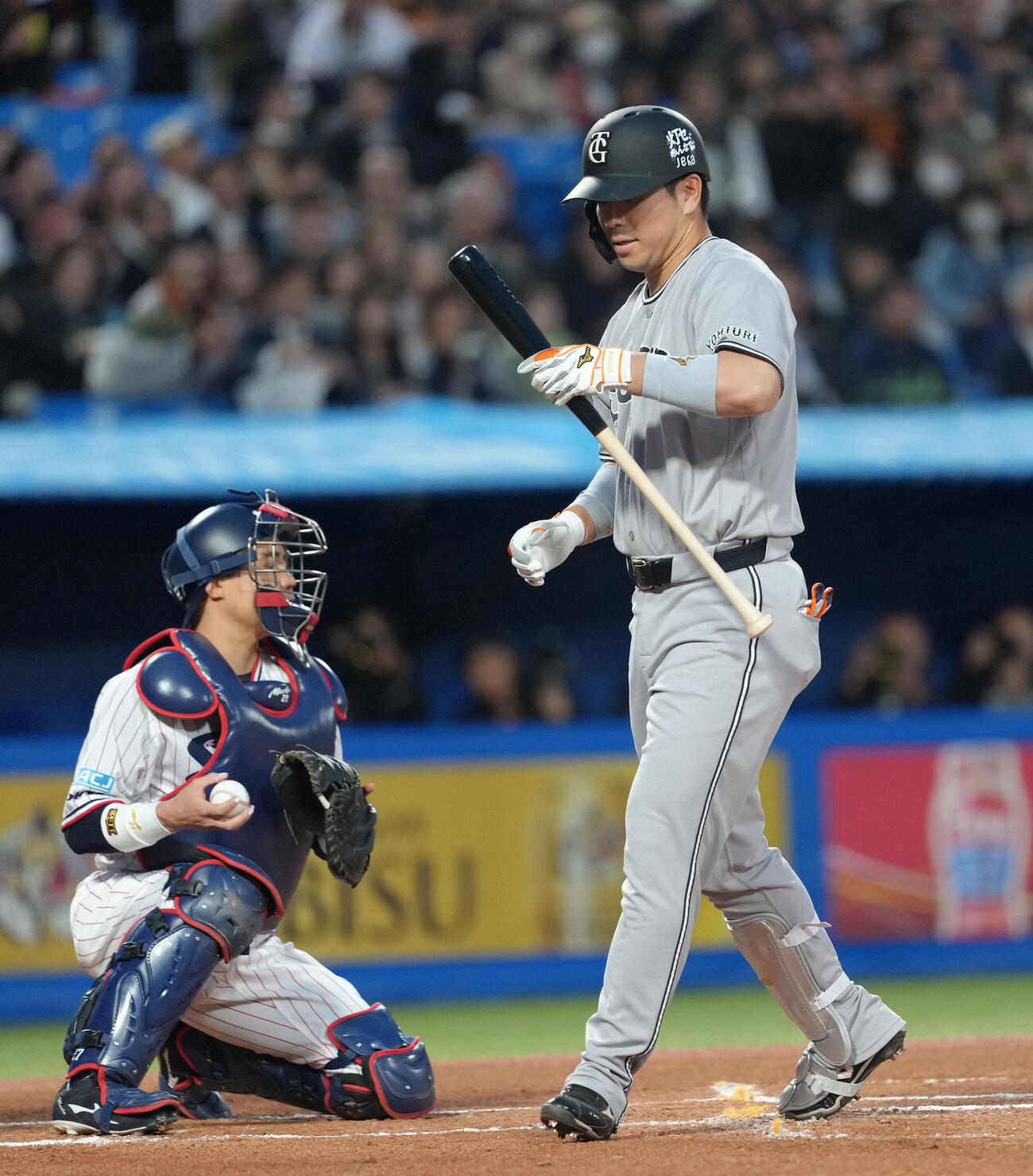 ヤクルト対巨人　1回表巨人1死満塁、大城は押し出し四球を選ぶ（撮影・足立雅史）