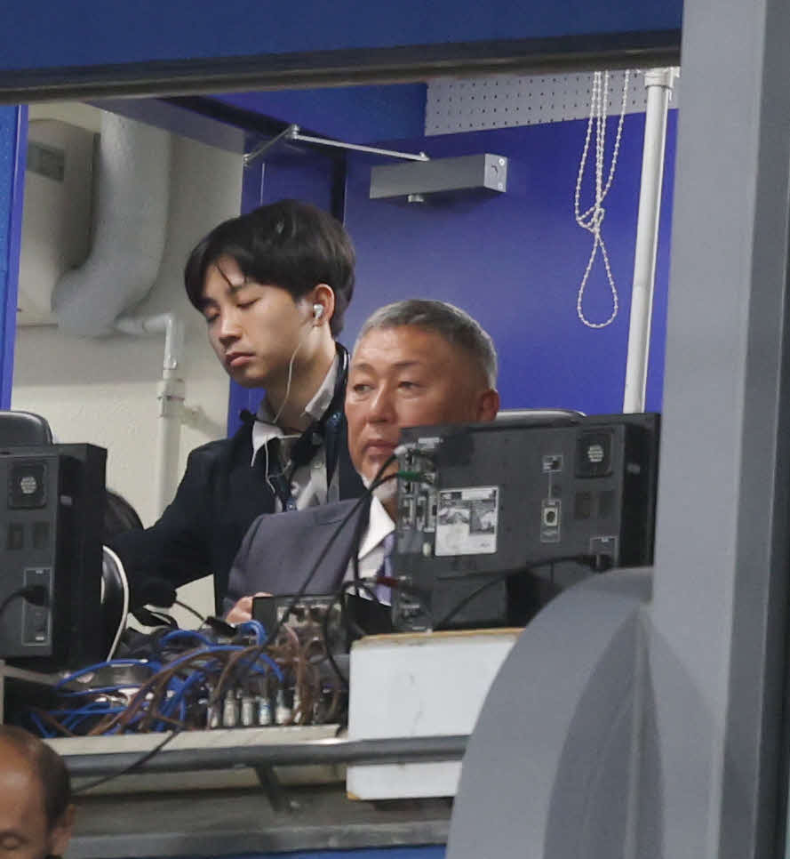 ヤクルト対巨人の解説をする清原和博氏（撮影・増田悦実）