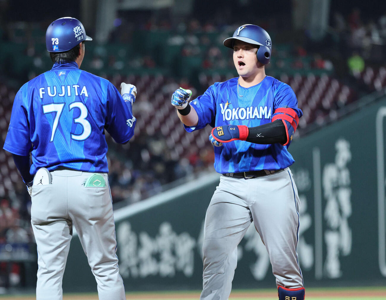 広島対DeNA 6回表DeNA2死満塁、牧は勝ち越し適時打を放つ（撮影・加藤孝規）