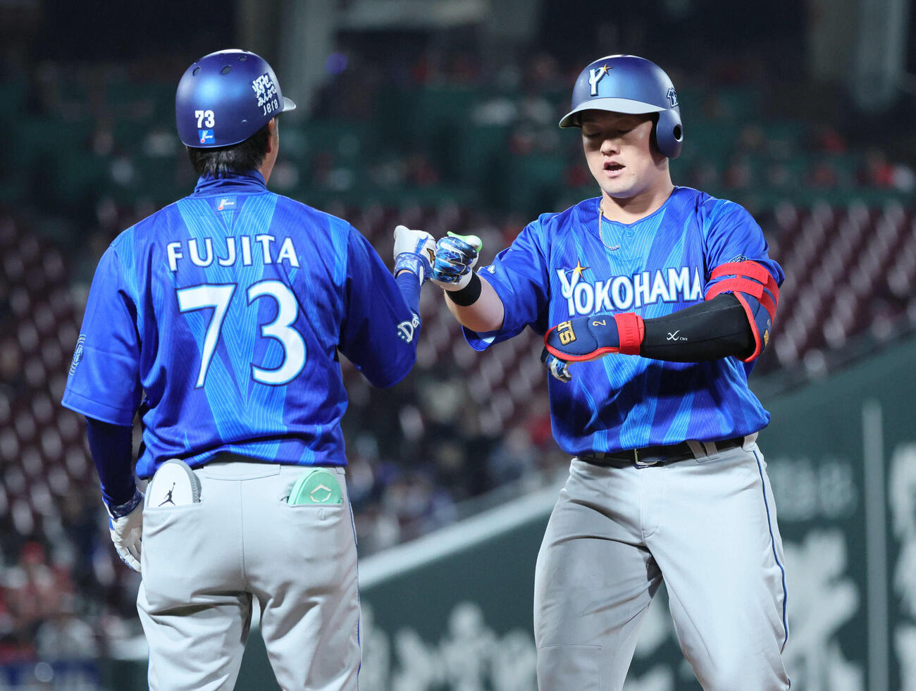 広島対DeNA 6回表DeNA2死満塁、牧は勝ち越し適時打を放つ（撮影・加藤孝規）