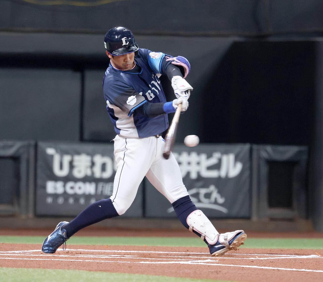 日本ハム対西武　1回表西武無死、三塁打を放つ桑原（撮影・黒川智章）
