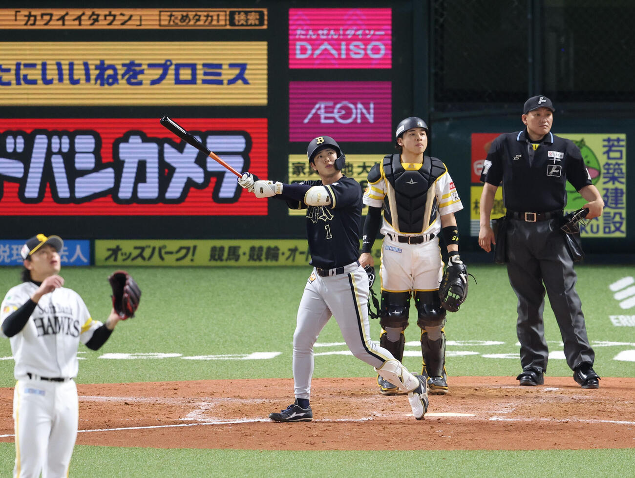 ソフトバンク対オリックス　2回表オリックス2死一、二塁、太田は左越えに3点本塁打を放つ（撮影・梅根麻紀）