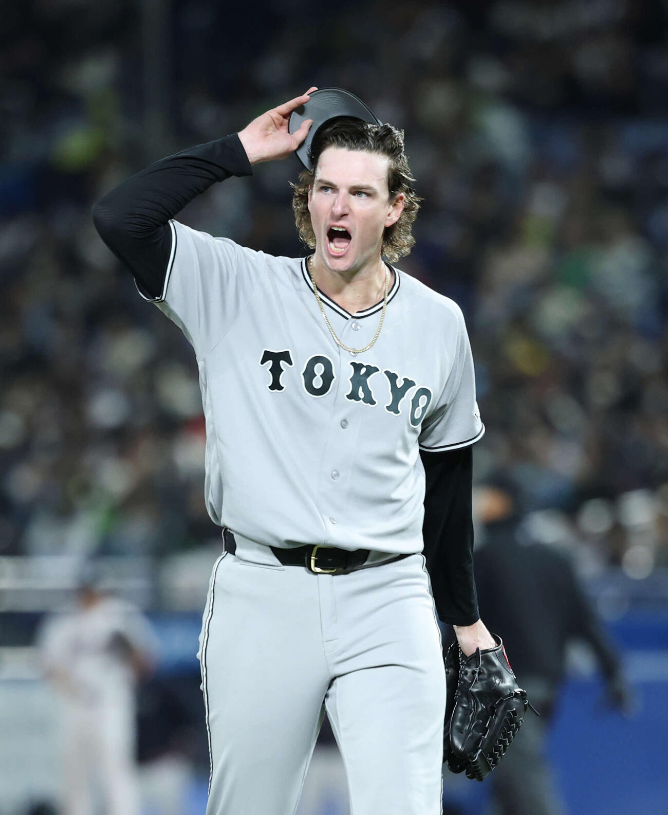 ヤクルト対巨人　7回を無失点に抑え声を上げるウィットリー（撮影・増田悦実）