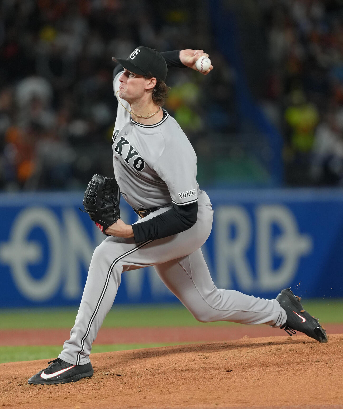 ヤクルト対巨人　巨人先発のウィットリー（撮影・足立雅史）