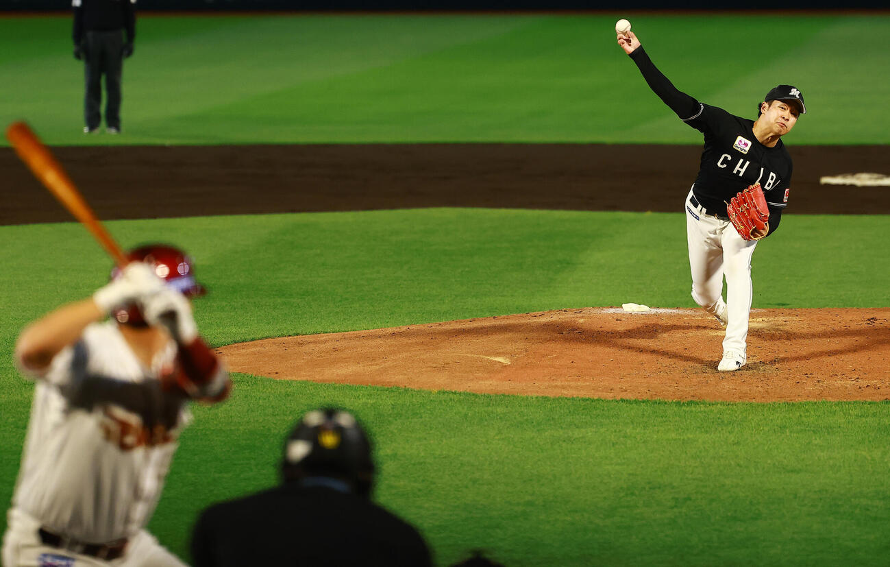 楽天対ロッテ　ロッテ先発の種市（撮影・野上伸悟）