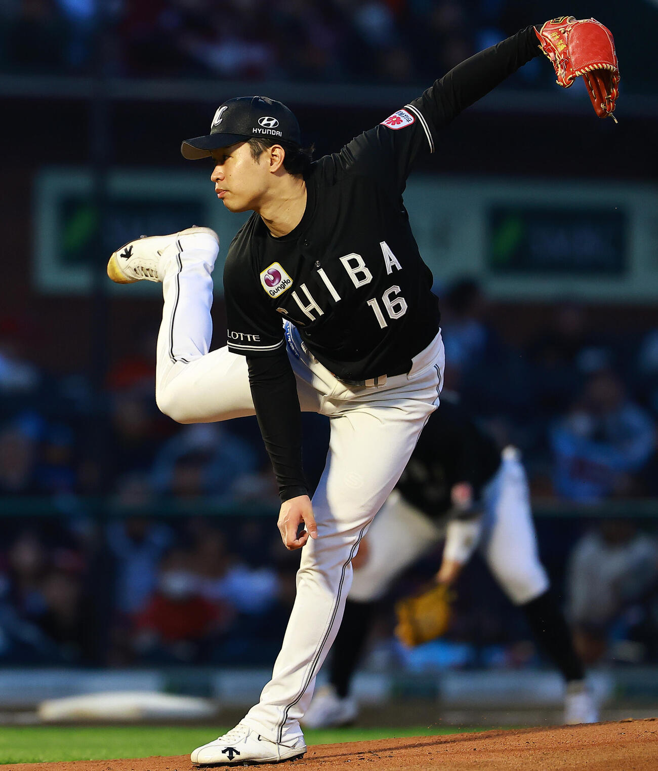 楽天対ロッテ　ロッテ先発の種市（撮影・野上伸悟）