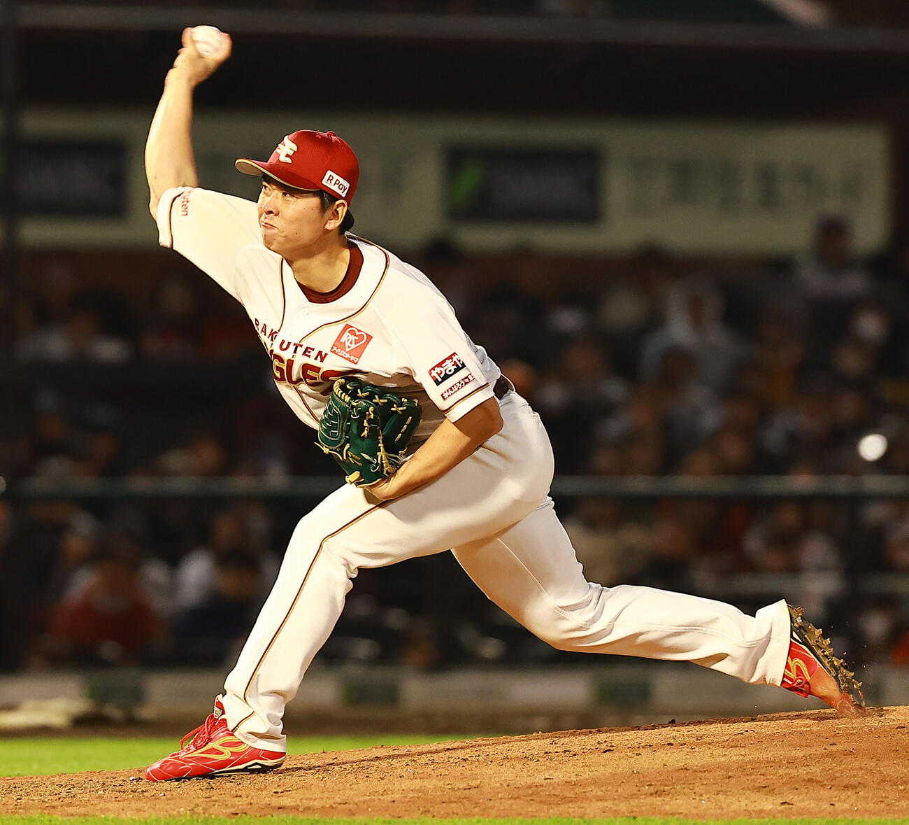 楽天対ロッテ　力投する楽天柴田（撮影・野上伸悟）