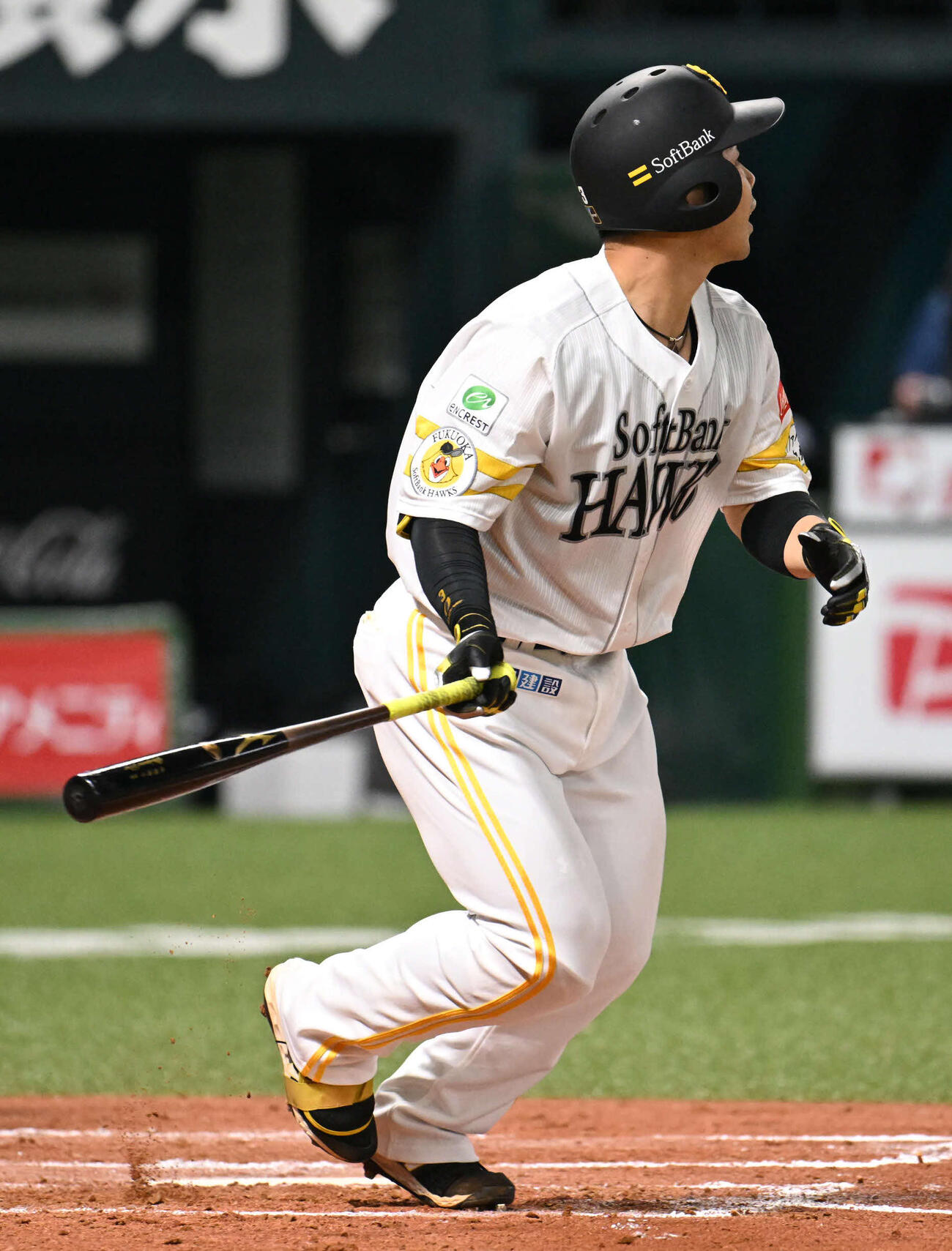 ソフトバンク対オリックス　1回裏ソフトバンク無死一塁、近藤はフェンス直撃の適時二塁打を放つ（撮影・林敢治）