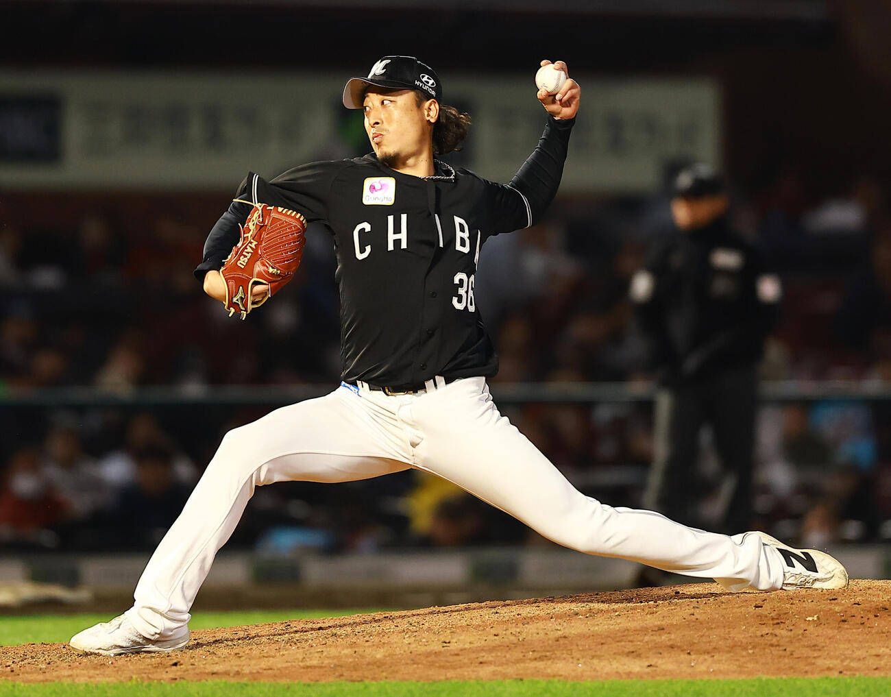 楽天対ロッテ　力投するロッテ坂本（撮影・野上伸悟）
