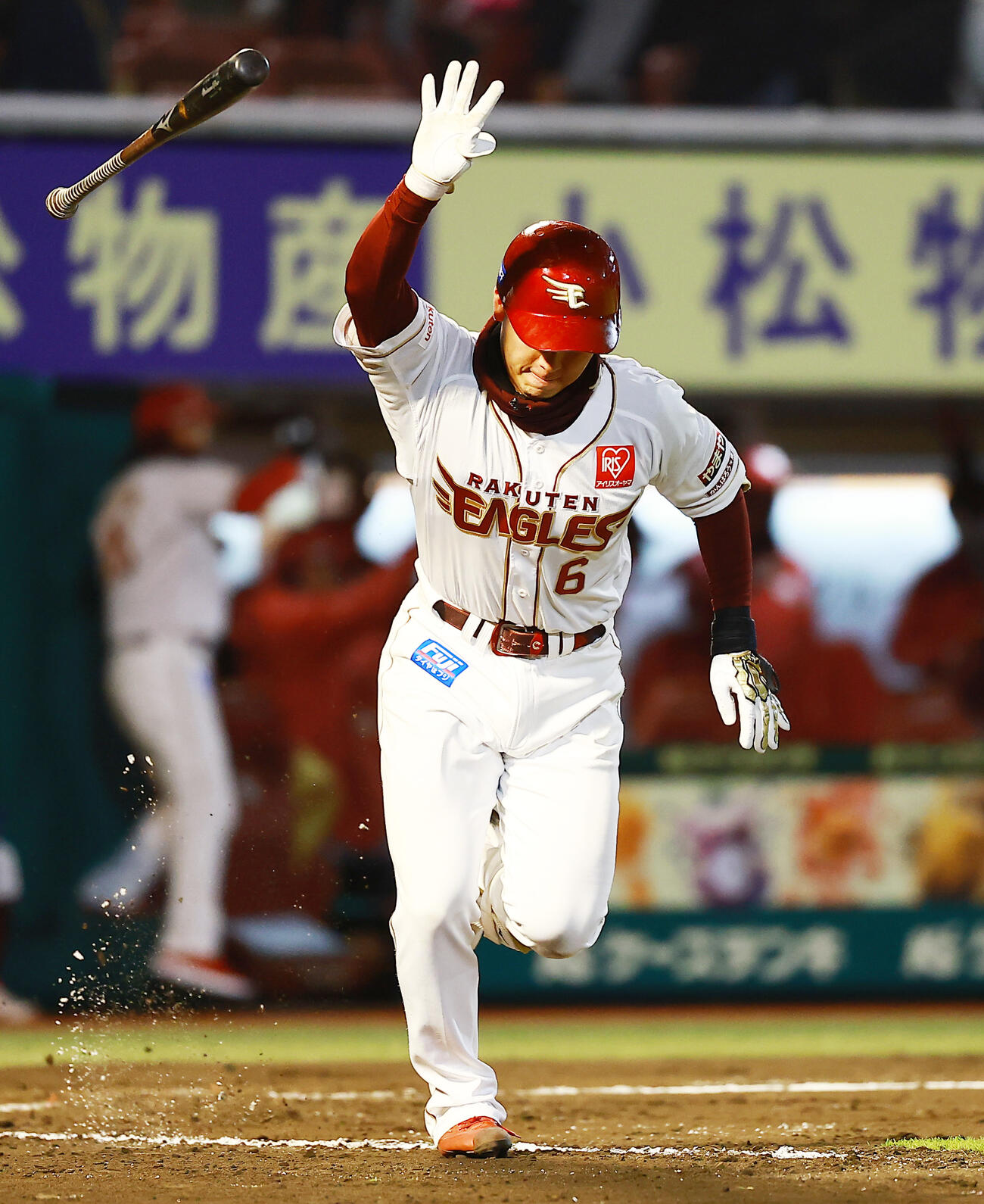 楽天対ロッテ　11回裏楽天2死三塁、サヨナラ適時打を放つ村林（撮影・野上伸悟）