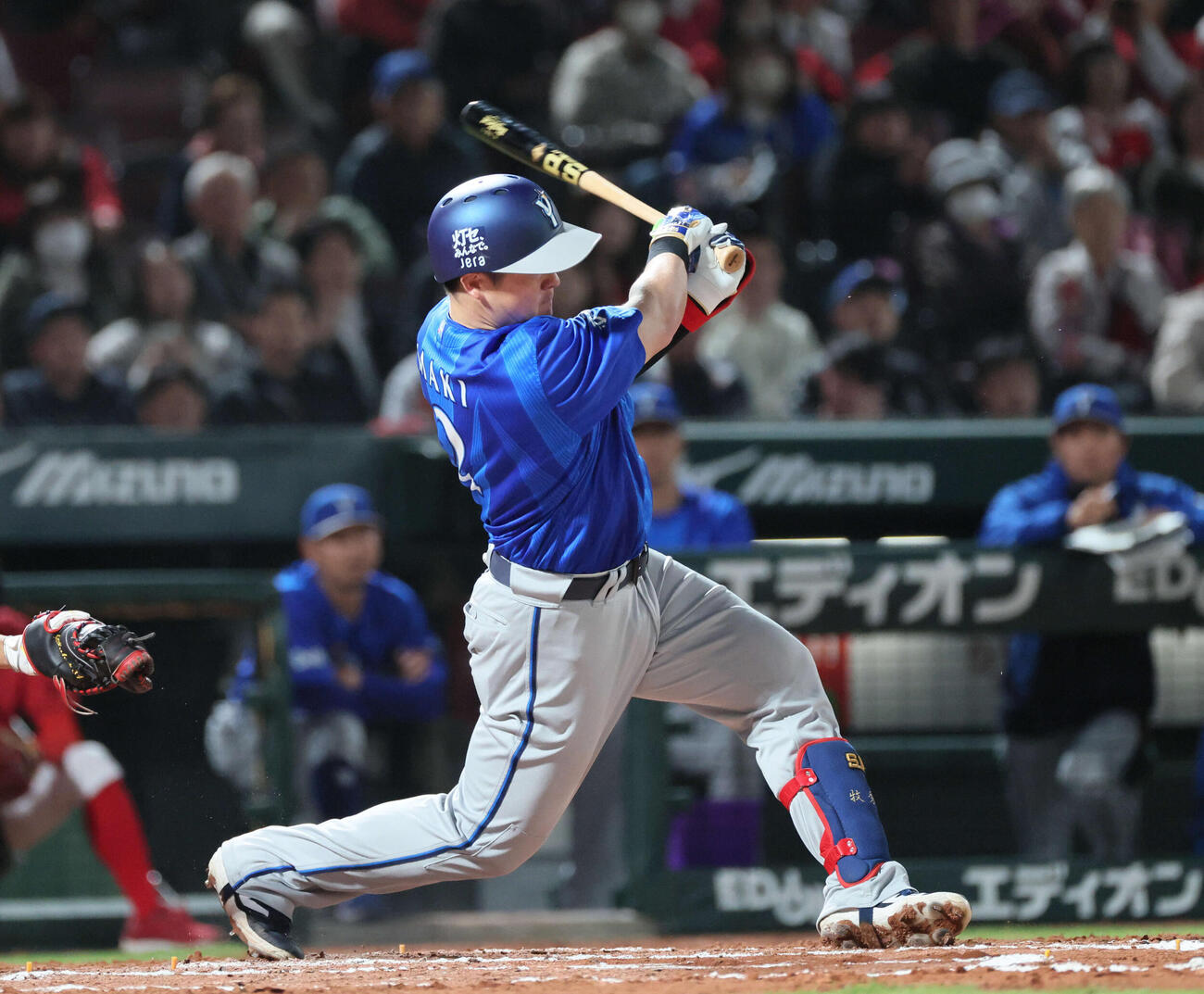 広島対DeNA 6回表DeNA2死満塁、牧は勝ち越し適時打を放つ（撮影・加藤孝規）