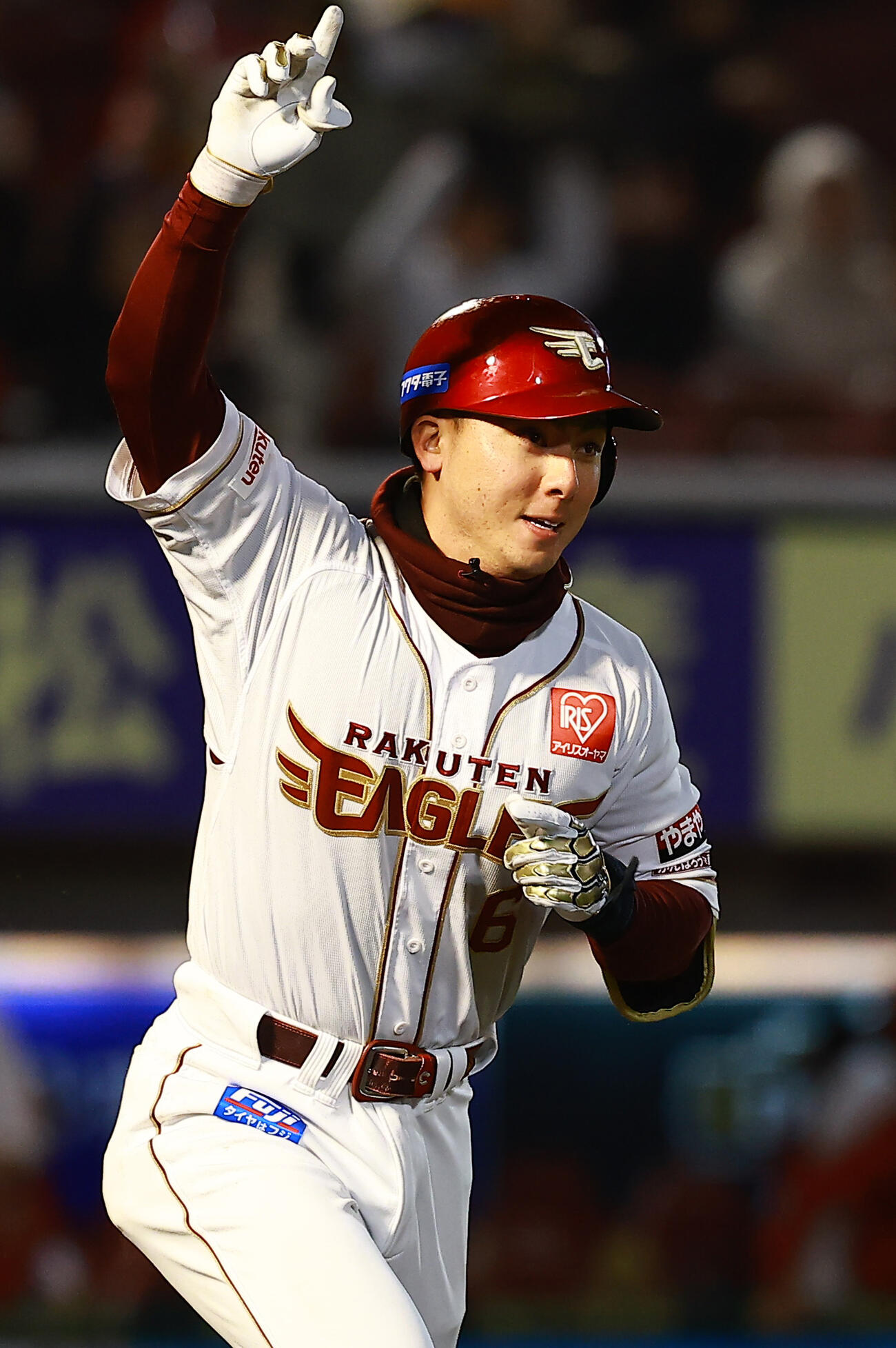 楽天対ロッテ　11回裏楽天2死三塁、サヨナラ適時打を放つ村林（撮影・野上伸悟）