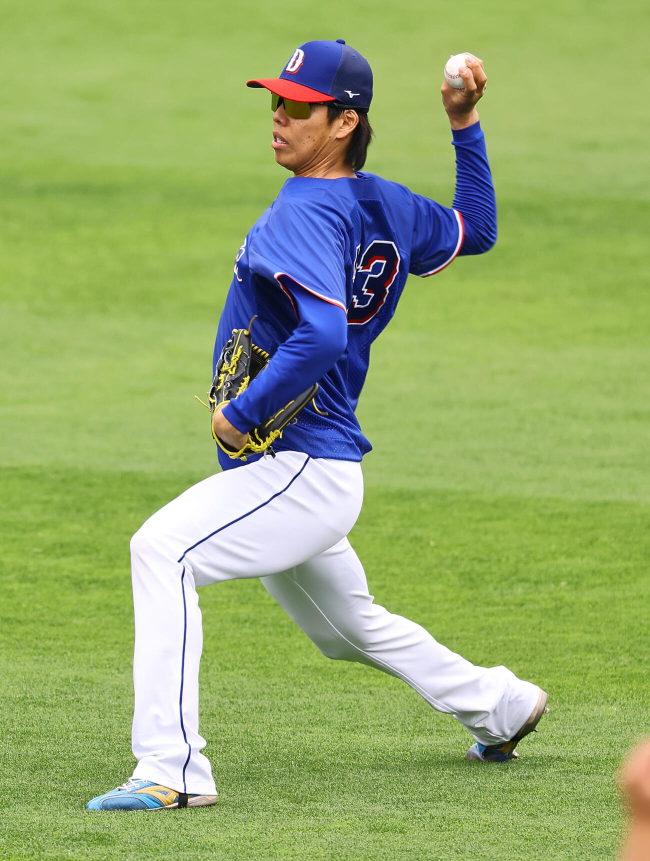 阪神対中日　キャッチボールをする中日杉浦（撮影・上田博志）