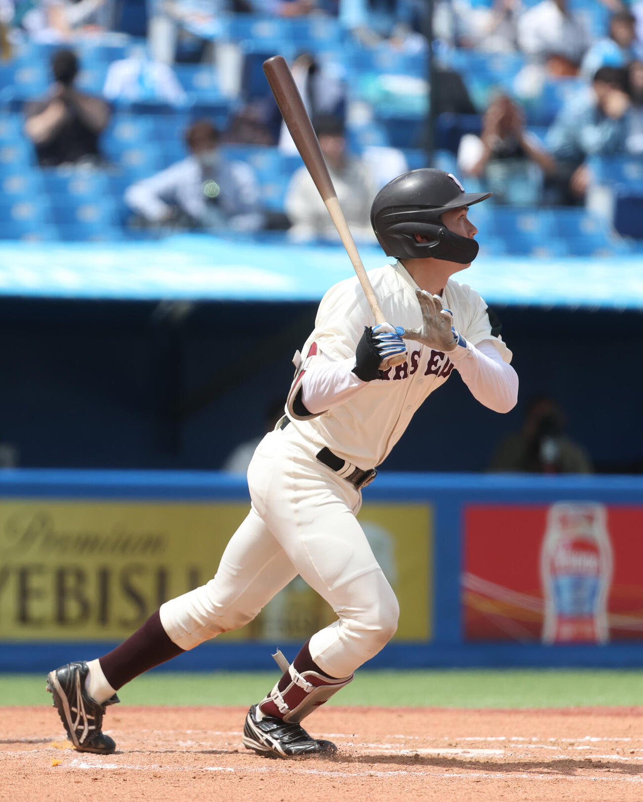 東大対早大　8回裏早大無死二、三塁、尾形は中越えに本塁打を放つ（撮影・柴田隆二）