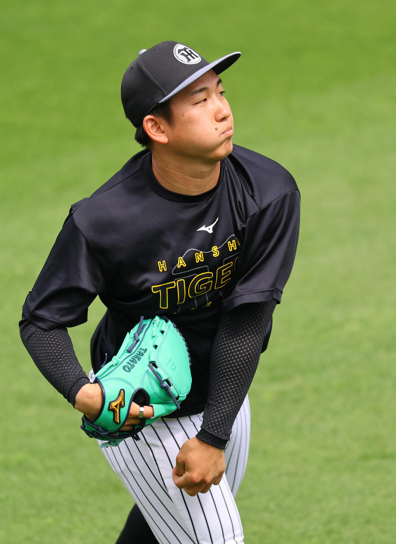 阪神対中日　キャッチボールをする阪神伊原（撮影・上田博志）
