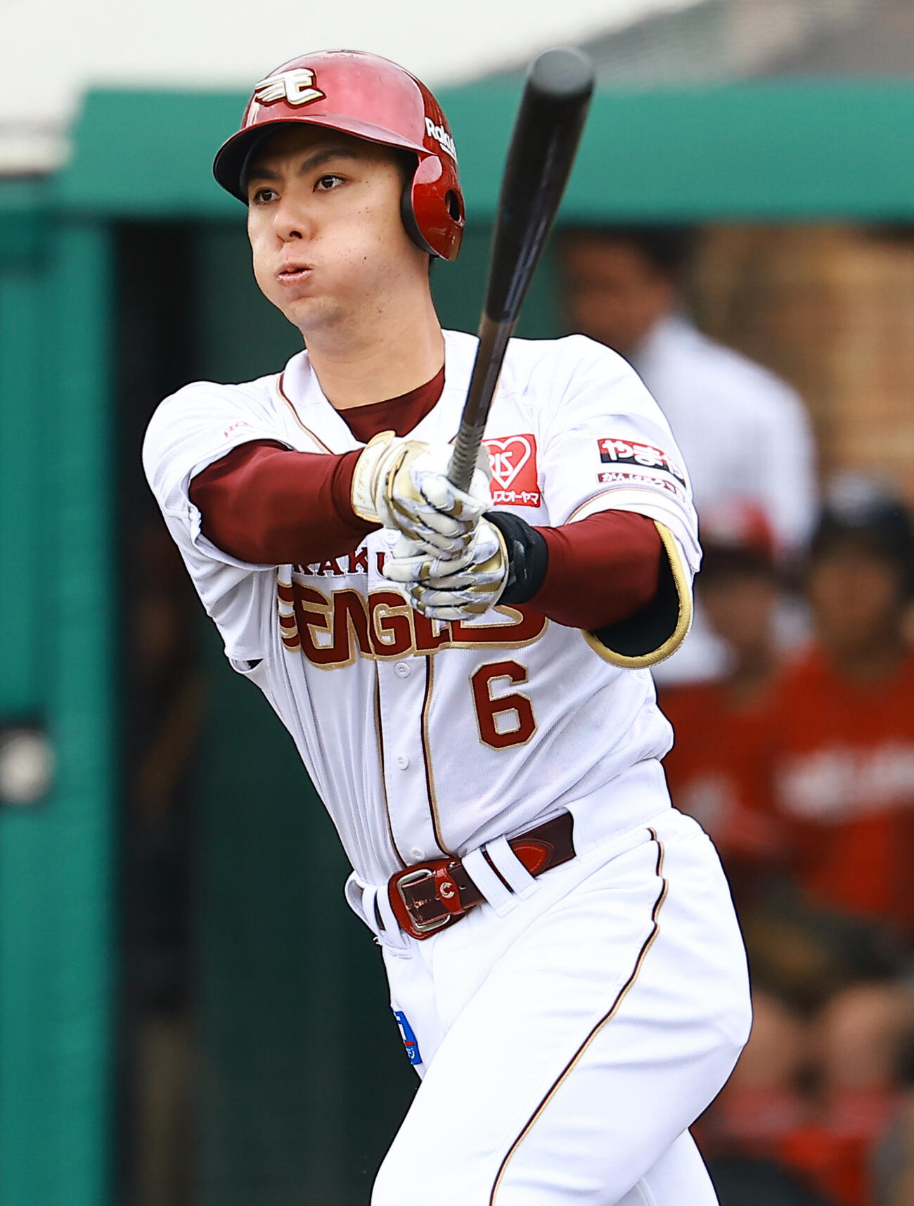 楽天対ロッテ　3回裏楽天2死満塁、先制2点適時安打を放つ村林（撮影・野上伸悟）