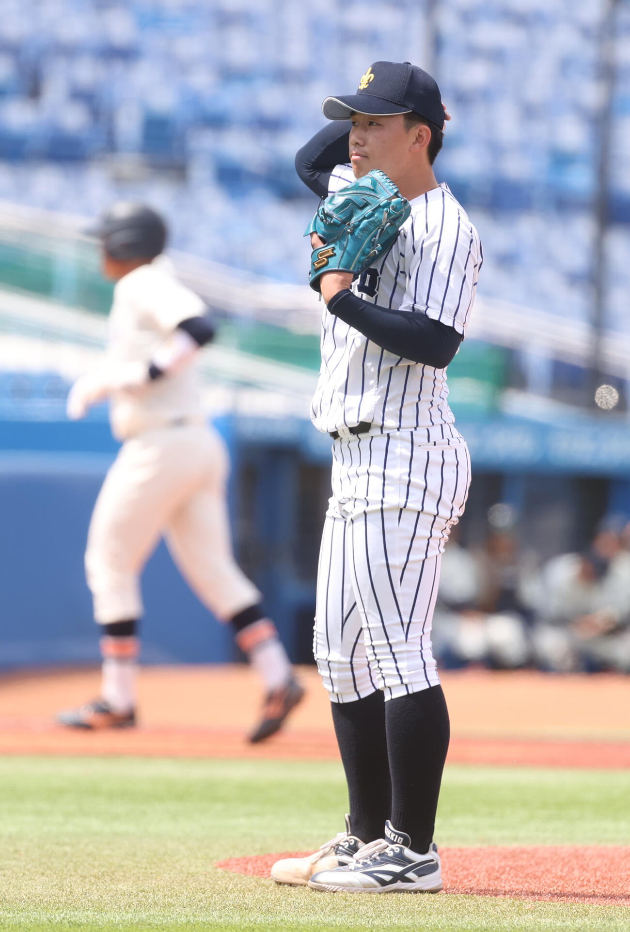 法大対立大　3回表法大無死満塁、熊谷に押し出し四球を与える立大・山田（撮影・柴田隆二）