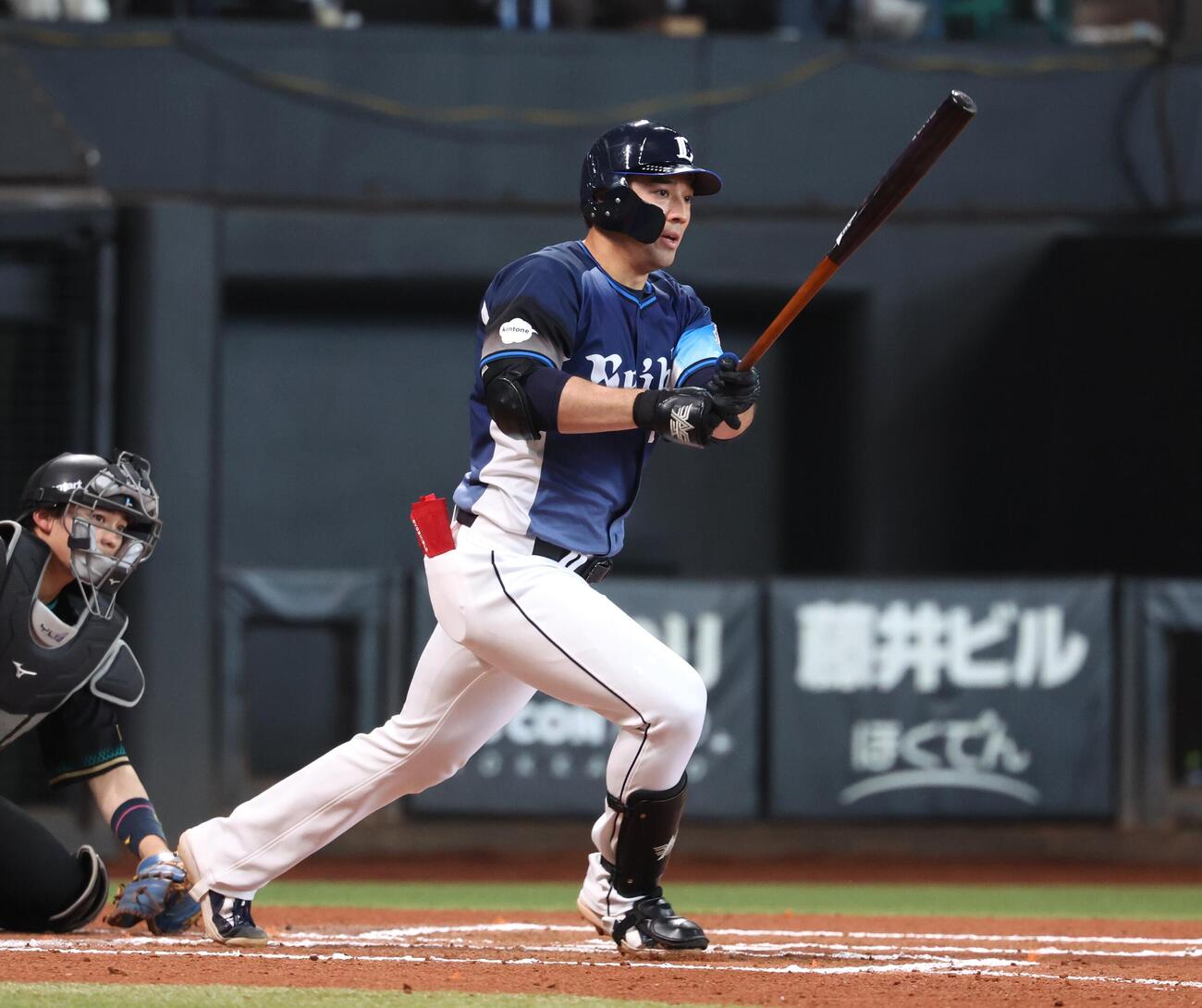 日本ハム対西武　6回表西武1死一塁、二塁打を放つ林安可（撮影・黒川智章）