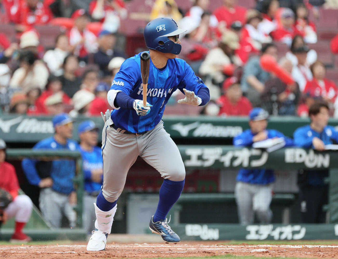 広島対DeNA 7回表DeNA無死満塁、京田は左前適時打を放つ（撮影・加藤孝規）