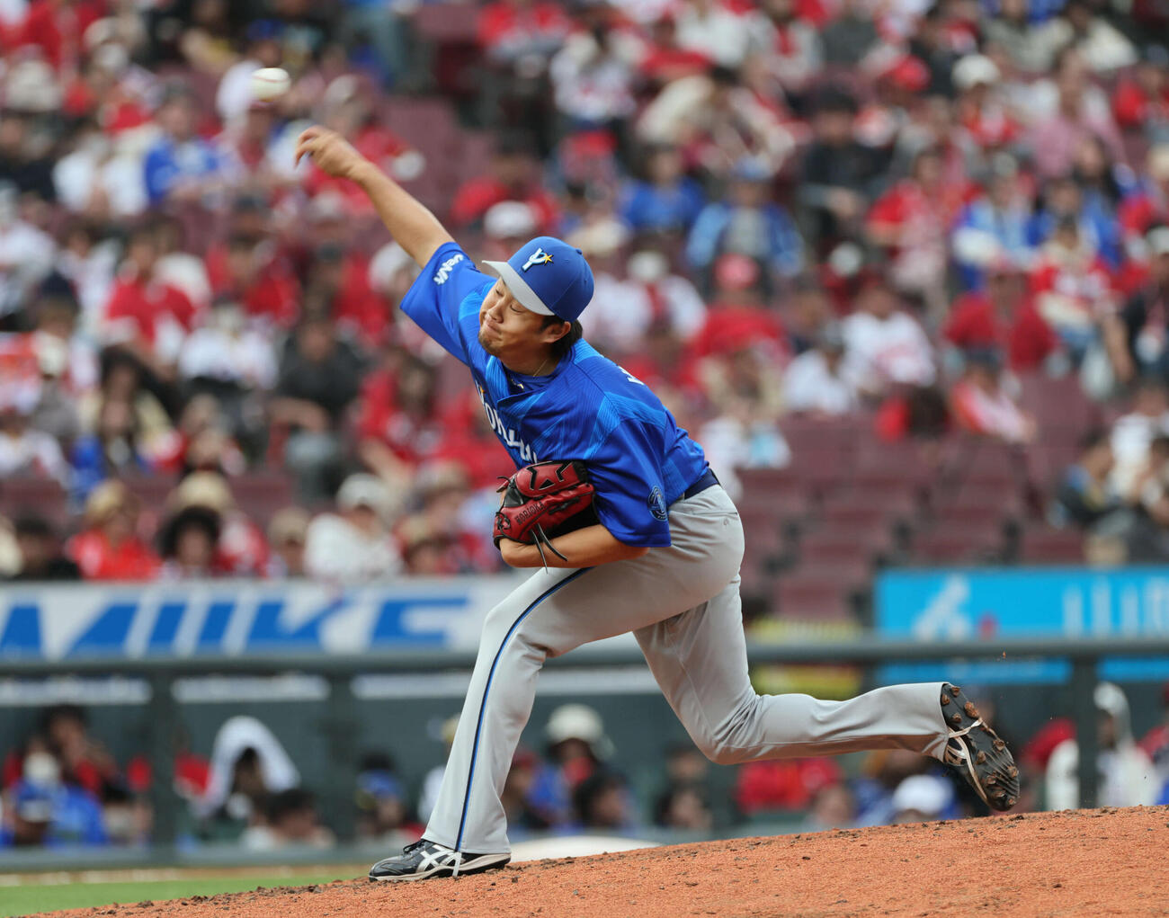 広島対DeNA 9回裏広島、DeNA4番手の堀岡（撮影・加藤孝規）