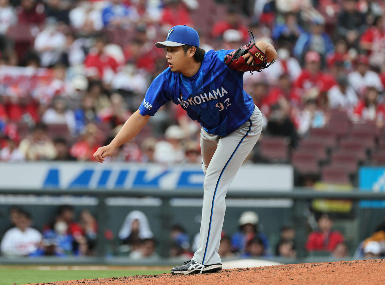 広島対DeNA 9回裏広島、DeNA4番手の堀岡（撮影・加藤孝規）