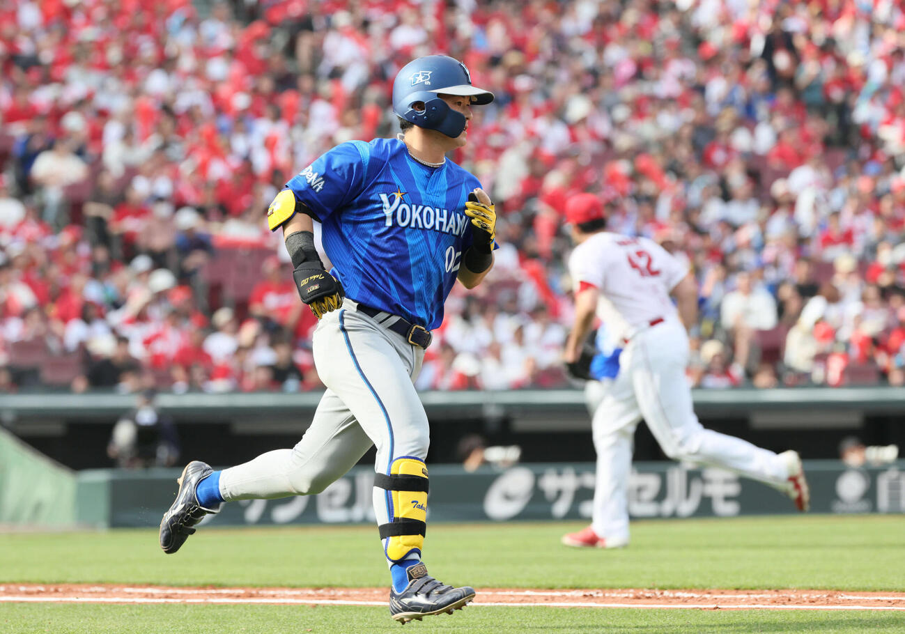 広島対DeNA 7回表DeNA無死満塁、林は中前適時打を放つ（撮影・加藤孝規）
