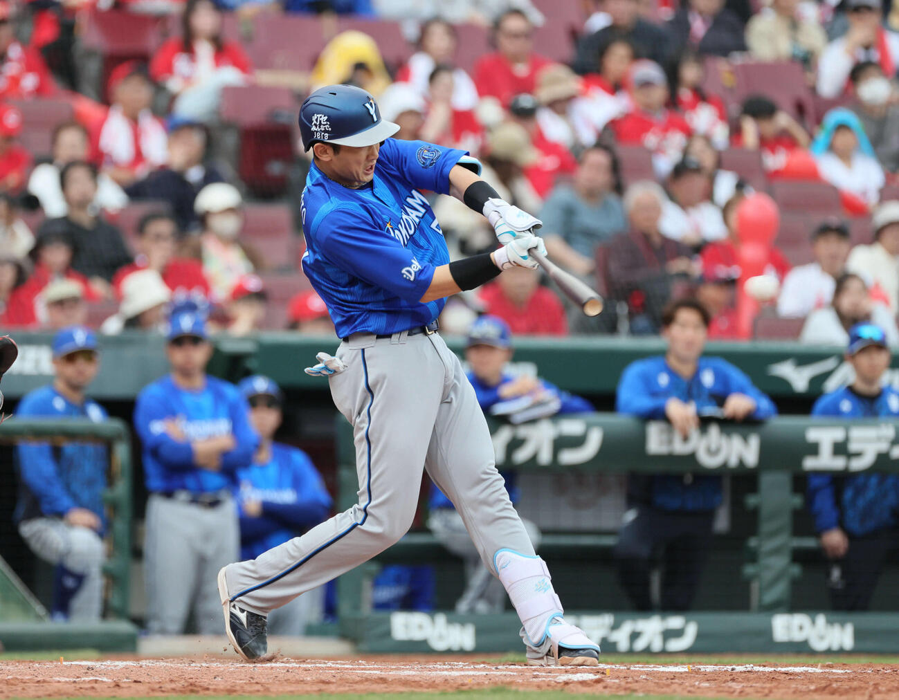 広島対DeNA 7回表DeNA1死一、三塁、山本は左前適時打を放つ（撮影・加藤孝規）