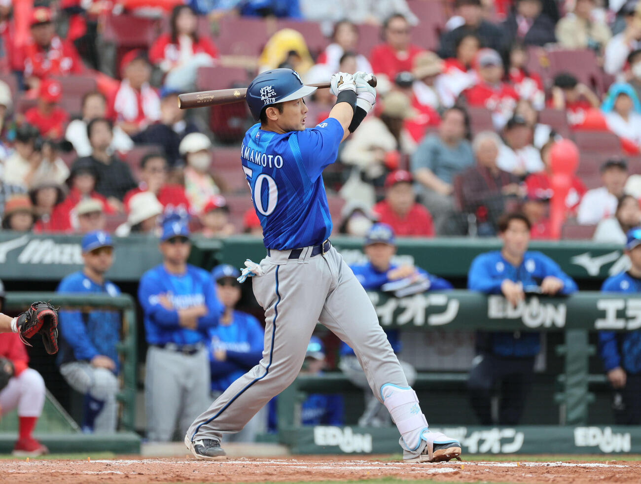 広島対DeNA 7回表DeNA1死一、三塁、山本は左前適時打を放つ（撮影・加藤孝規）
