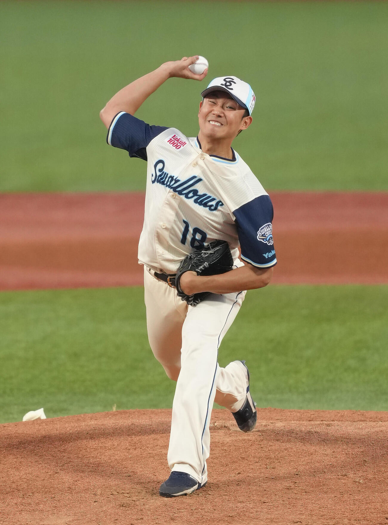ヤクルト対巨人　ヤクルト先発の奥川（撮影・足立雅史）