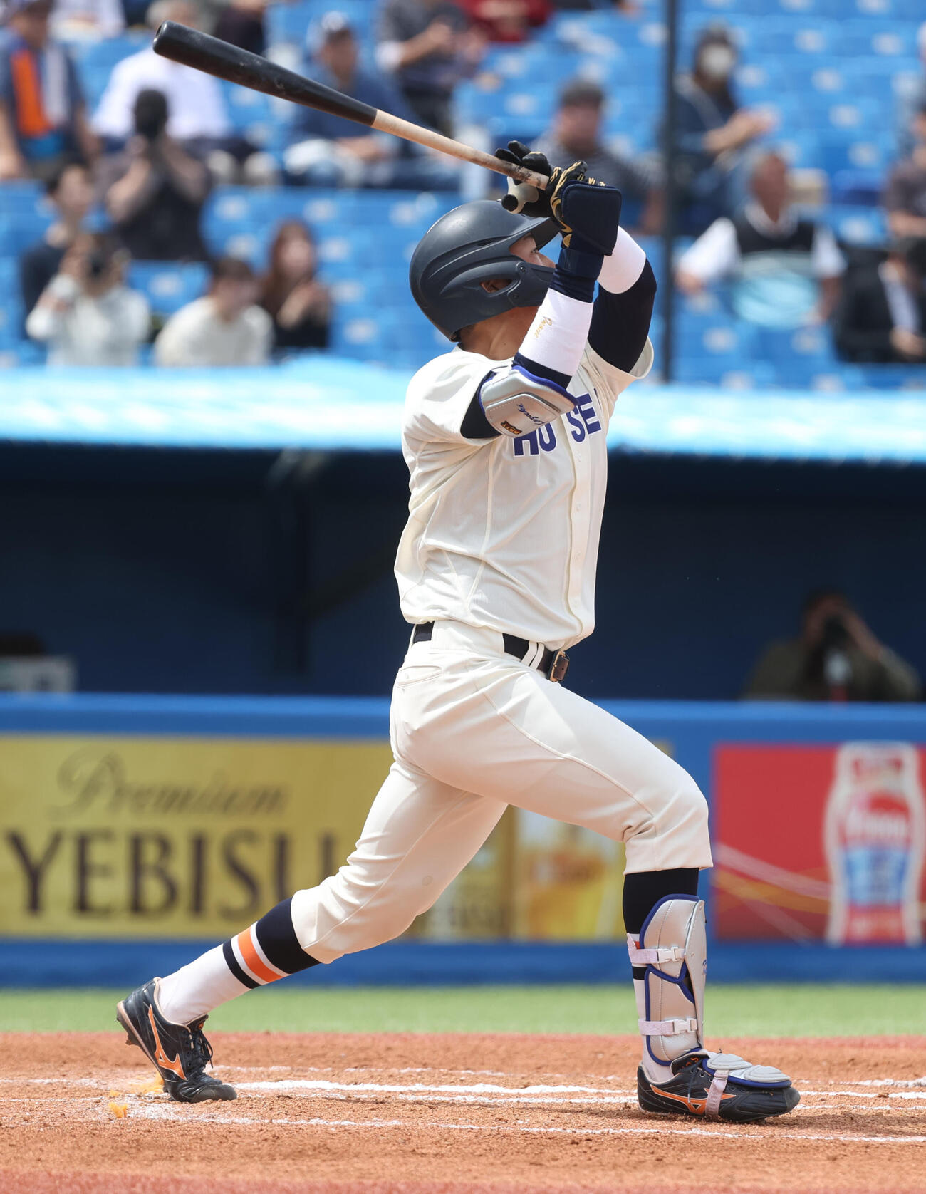 法大対立大　1回表法大2死一、三塁、井上和は本塁打を放つ（撮影・柴田隆二）