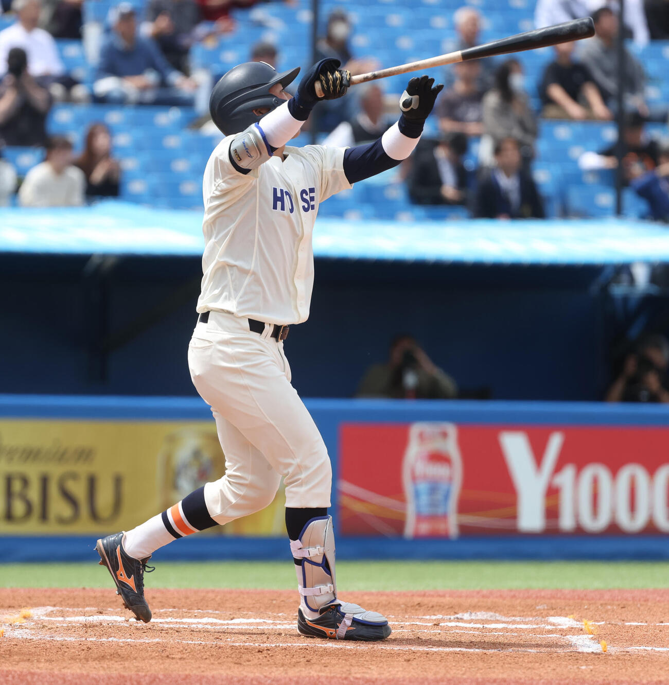 法大対立大　1回表法大2死一、三塁、井上和は本塁打を放つ（撮影・柴田隆二）