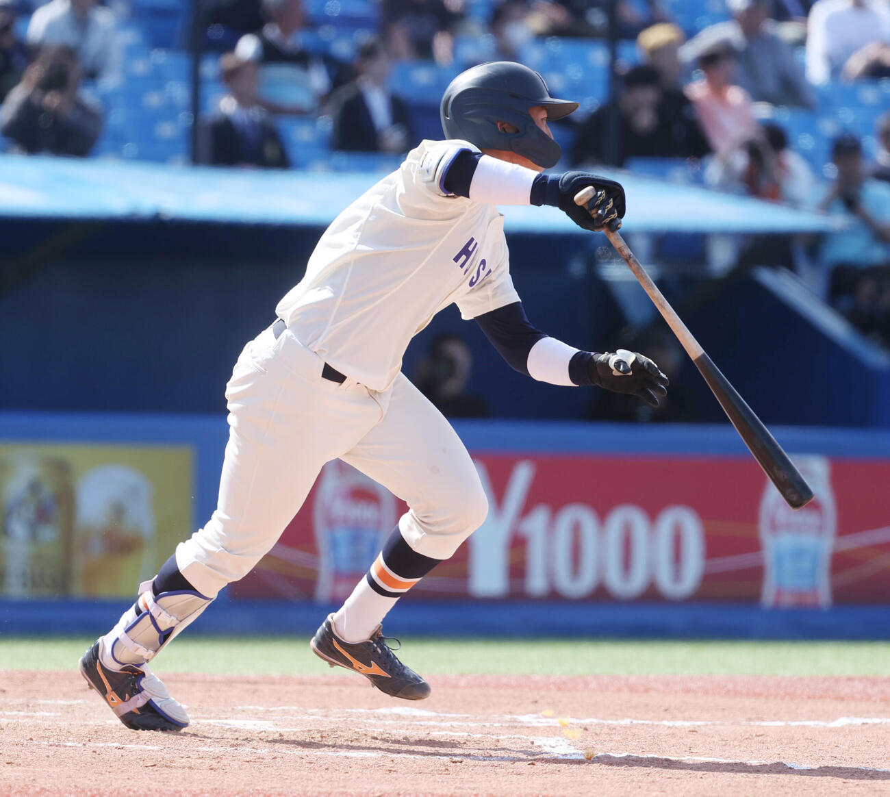 法大対立大　7回表法大2死一、三塁、井上和は適時二塁打を放つ（撮影・柴田隆二）