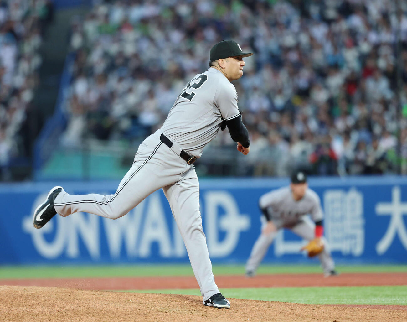 ヤクルト対巨人　先発し力投する巨人マタ（撮影・増田悦実）