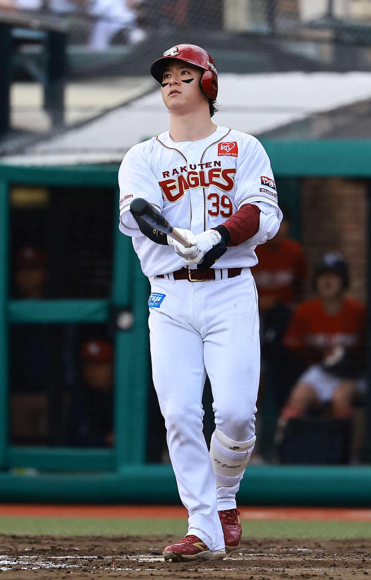 楽天対ロッテ　7回裏楽天2死一塁、2点本塁打を放つ伊藤裕（撮影・野上伸悟）