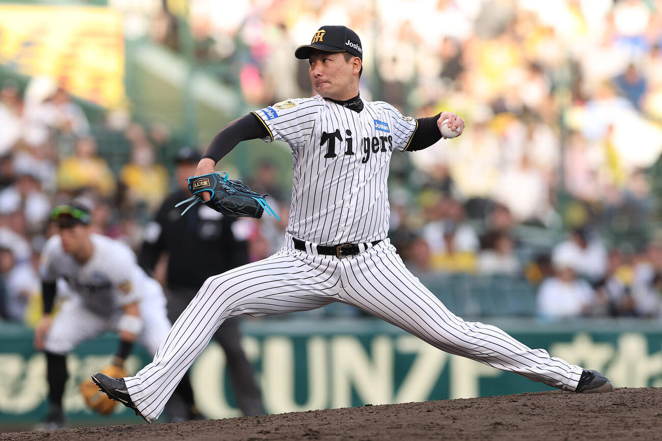 阪神対中日　阪神4番手の岩崎（撮影・前田充）