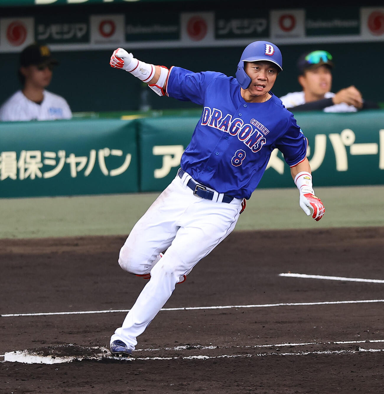 阪神対中日　6回表中日2死二、三塁、大島は勝ち越し適時打を放つ（撮影・上田博志）