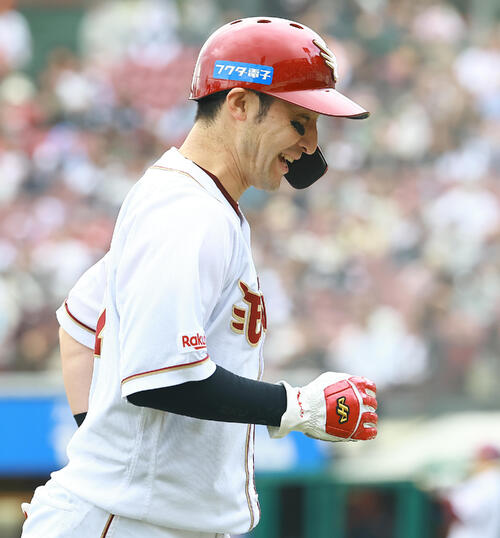 【楽天】伊藤光、移籍後初安打に安堵「下位打線から上位につなげる役割もある。ほっとしてます」