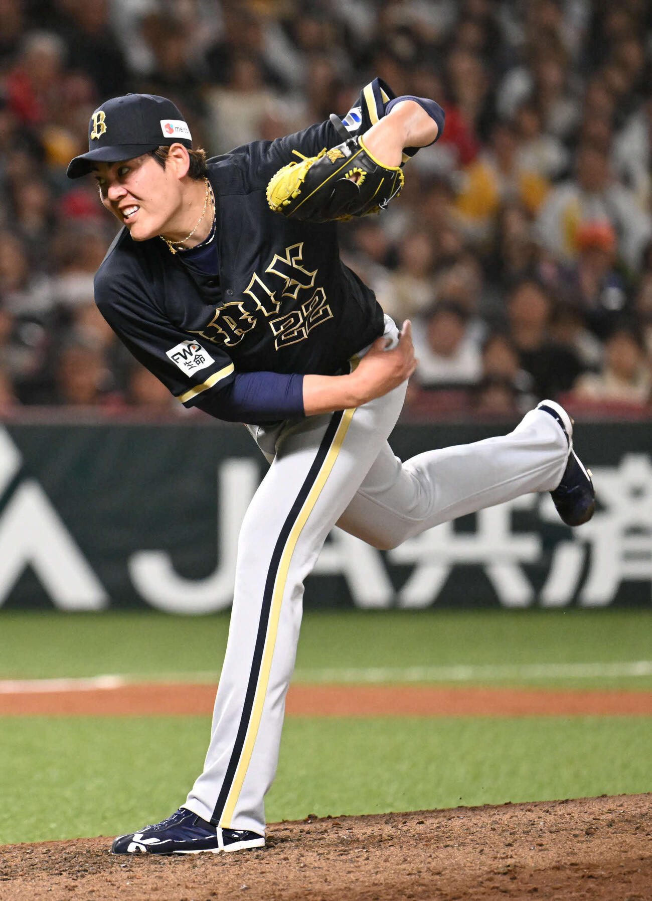 ソフトバンク対オリックス　5回、力投するオリックス九里（撮影・林敢治）