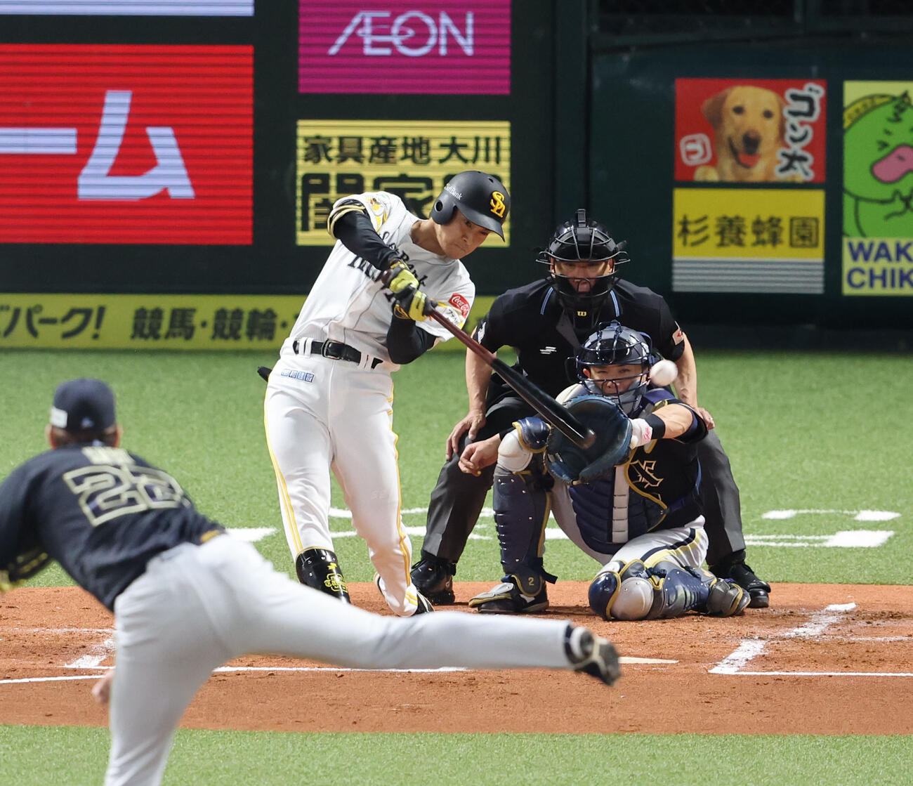 ソフトバンク対オリックス　1回裏ソフトバンク2死満塁、柳町は左前に先制2点適時打を放つ（撮影・梅根麻紀）