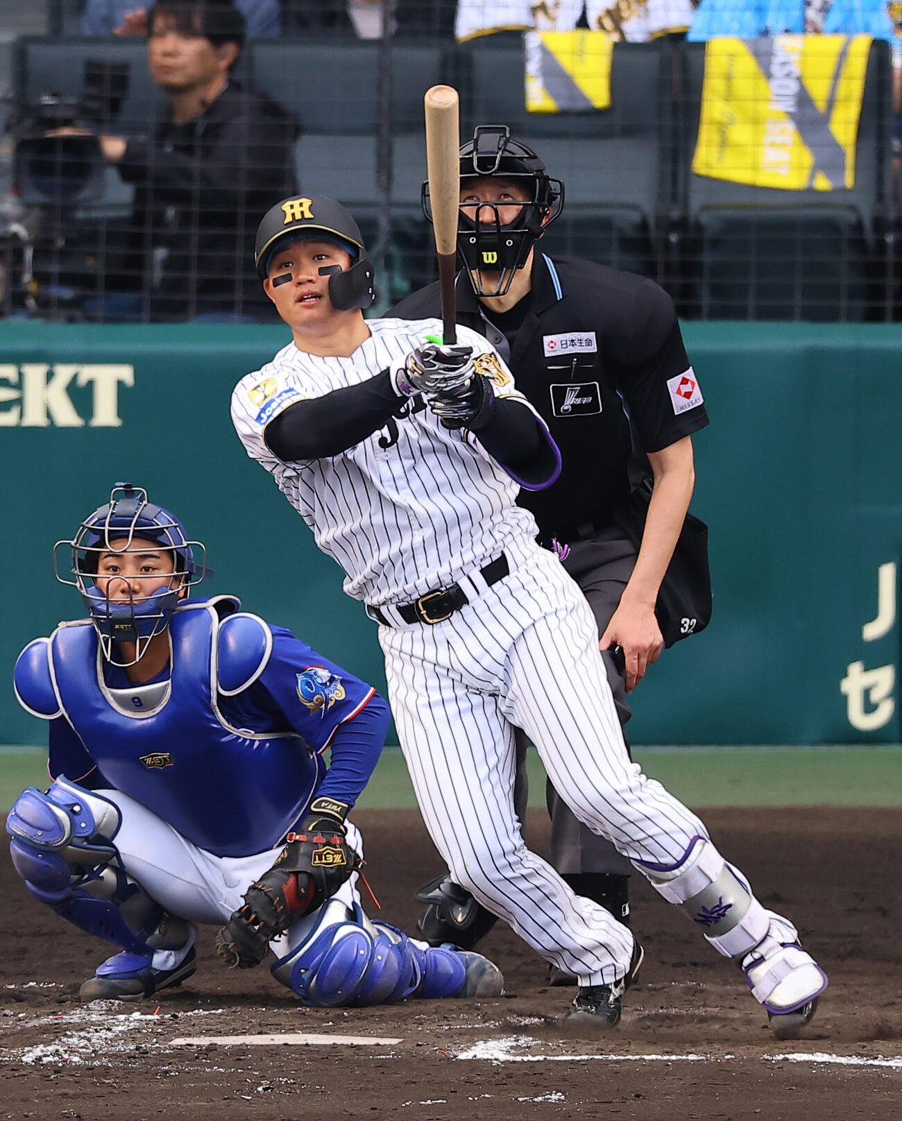 阪神対中日　7回裏阪神1死一塁、森下は同点適時二塁打を放つ（撮影・上田博志）