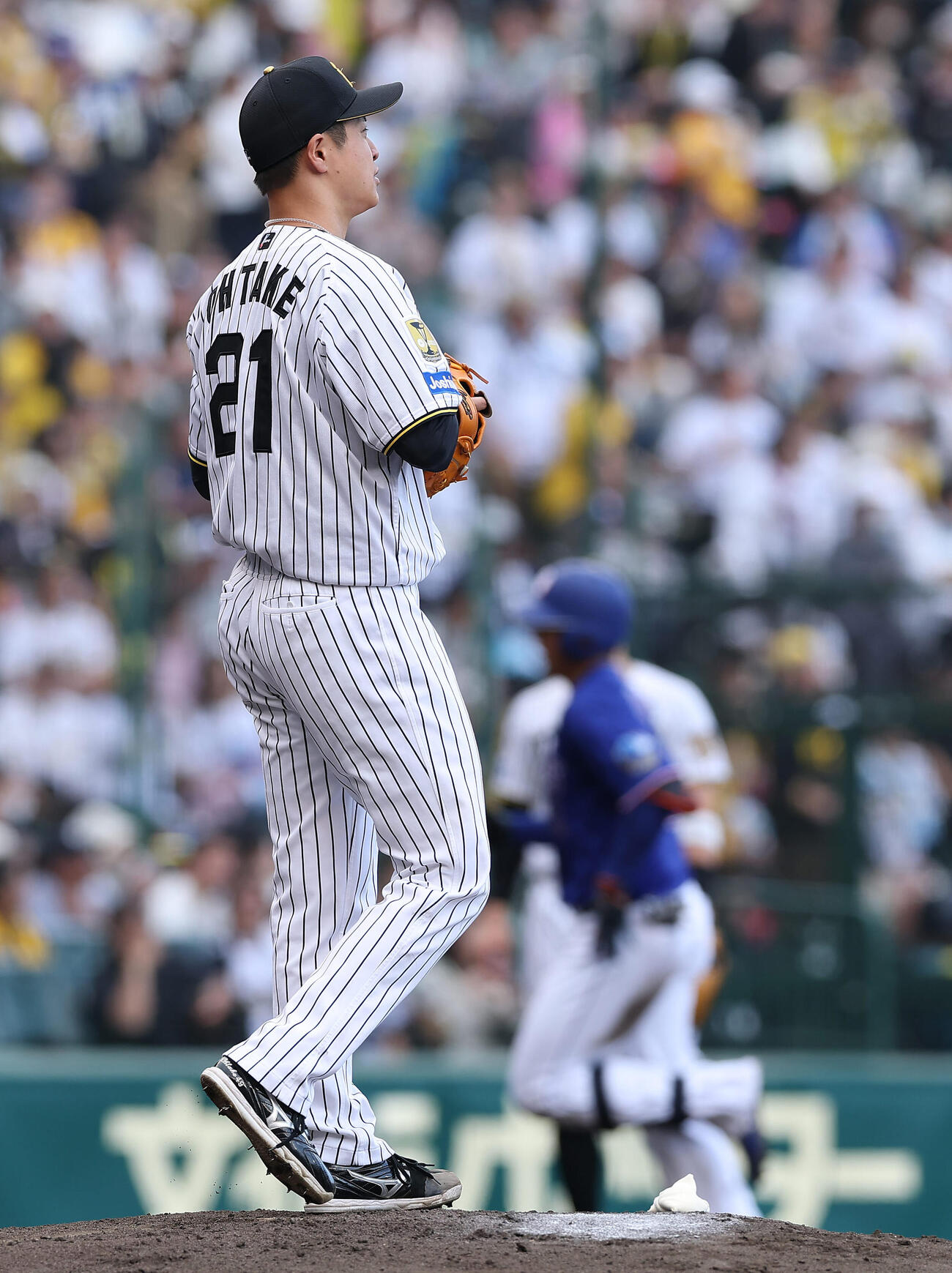 阪神対中日　4回表中日無死三塁、鵜飼に逆転2点本塁打を浴びた大竹（撮影・前田充）