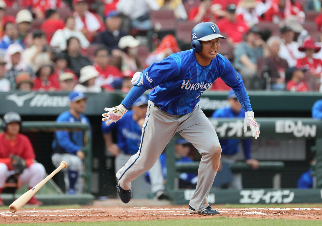 広島対DeNA 7回表DeNA無死一塁、勝又は右前打を放つ（撮影・加藤孝規）