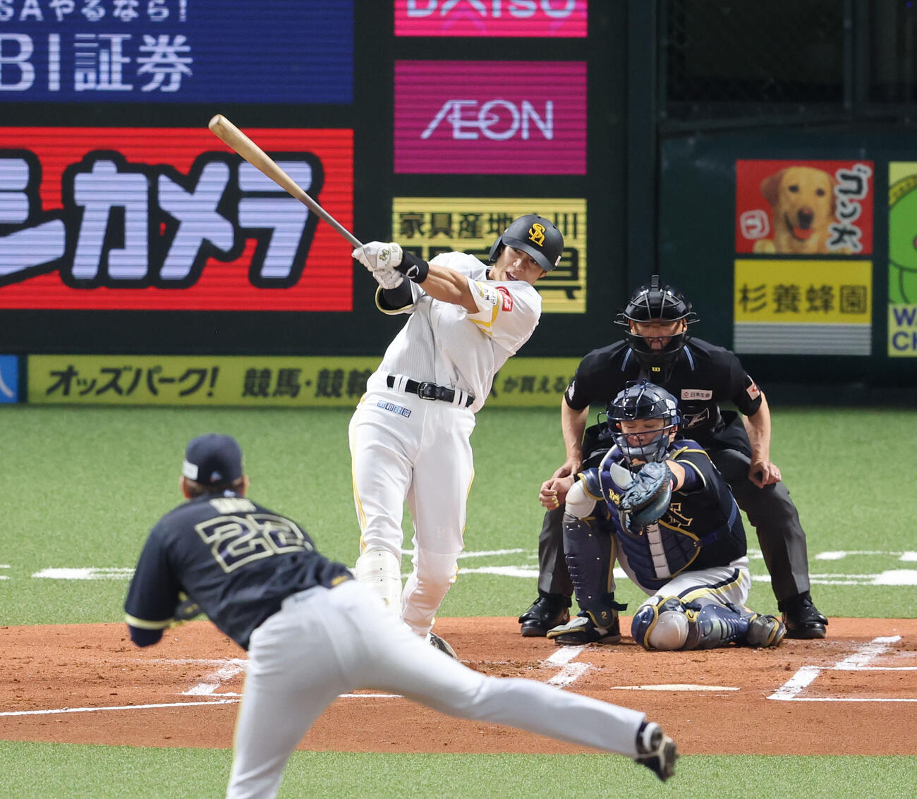 ソフトバンク対オリックス　1回裏ソフトバンク2死一塁、柳田は左翼線二塁打を放つ（撮影・梅根麻紀）