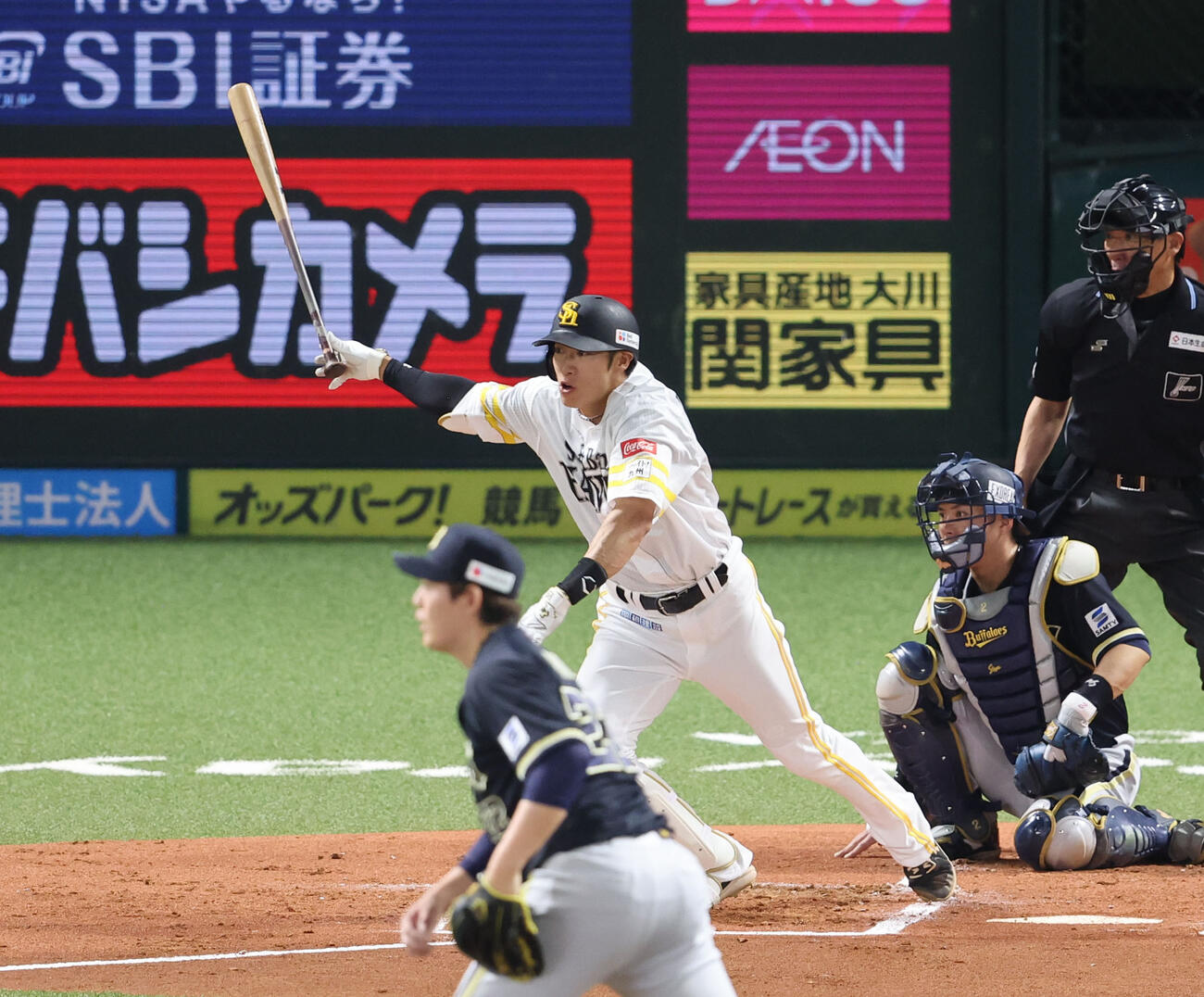 ソフトバンク対オリックス　1回裏ソフトバンク2死一塁、柳田は左翼線二塁打を放つ（撮影・梅根麻紀）