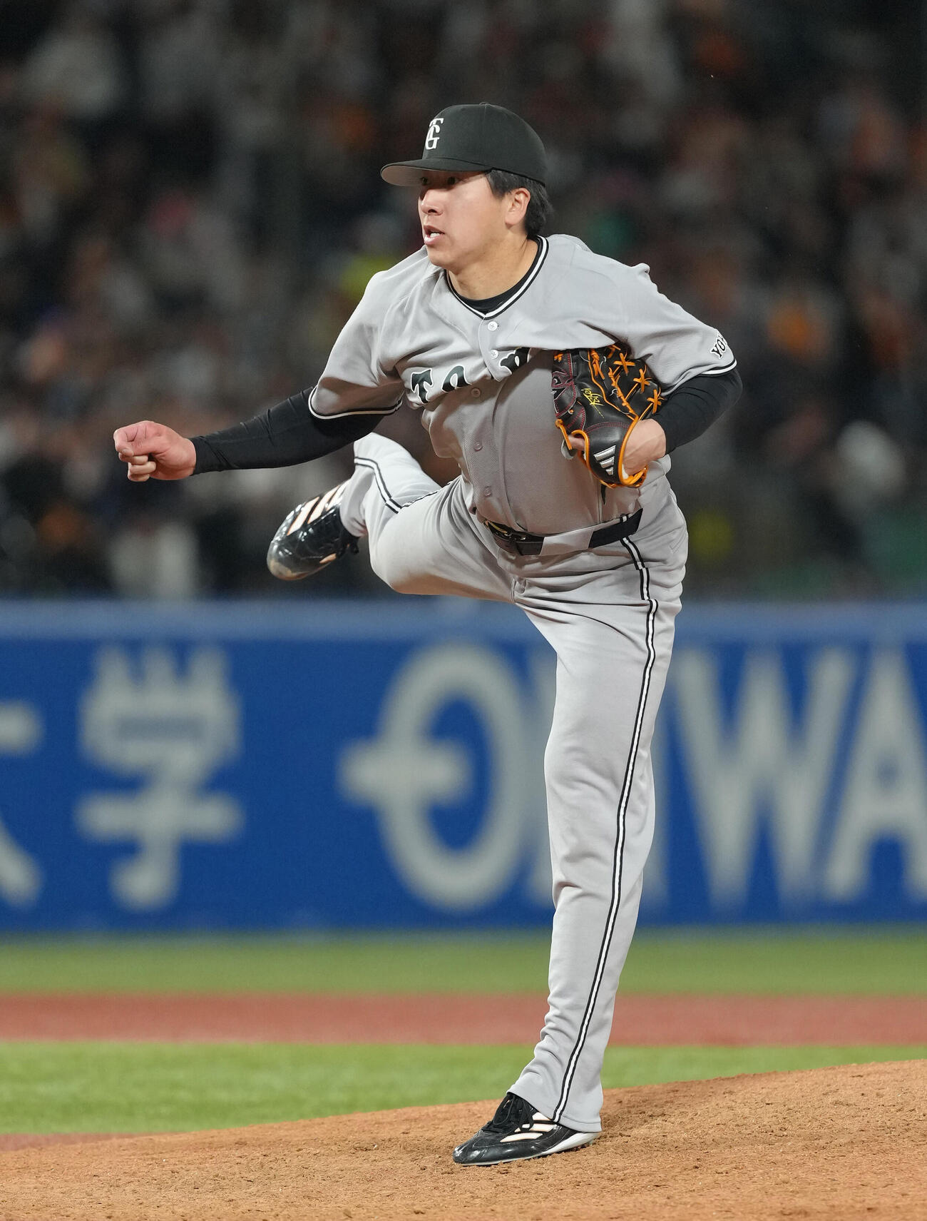 ヤクルト対巨人　8回から登板した巨人大勢（撮影・足立雅史）