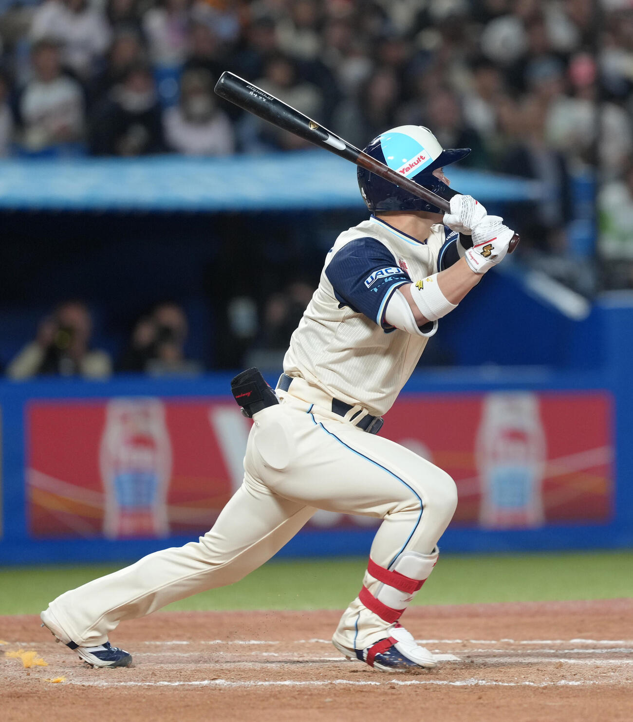 ヤクルト対巨人　9回裏ヤクルト無死二塁、丸山和は適時二塁打を放つ（撮影・足立雅史）