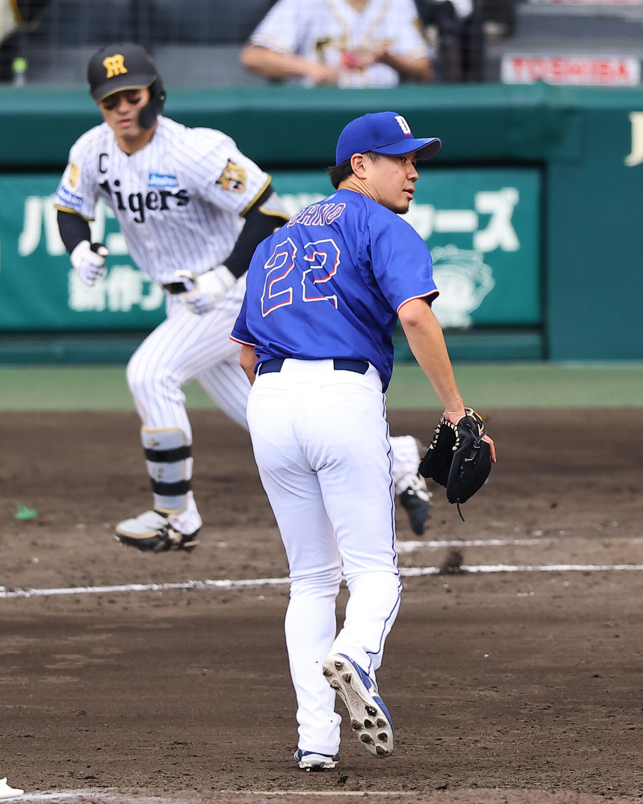 阪神対中日　4回裏阪神1死一、二塁、大野雄大は坂本誠志郎に同点適時打を浴びる（2026年4月18日）