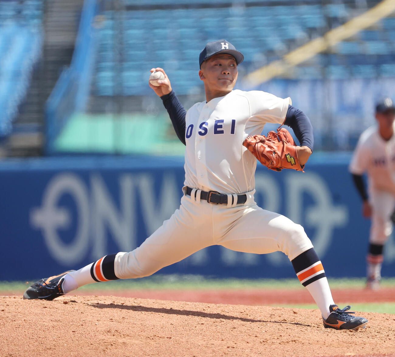 立大対法大　5回から登板した法大・秋田（撮影・柴田隆二）