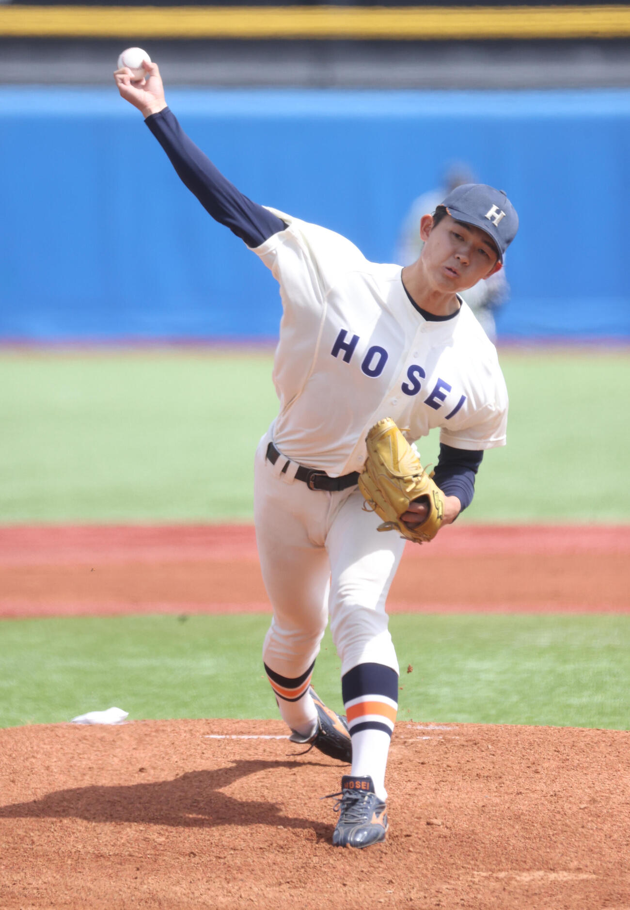立大対法大　先発した法大・菅井（撮影・柴田隆二）