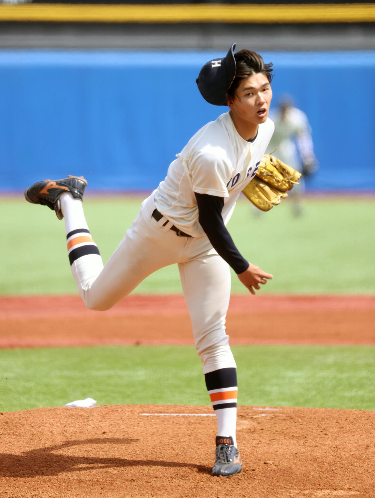 立大対法大　先発した法大・菅井（撮影・柴田隆二）